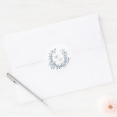 Dusty Blue Leafy Crest Monogram Bruiloft Logo Ronde Sticker (Envelop)