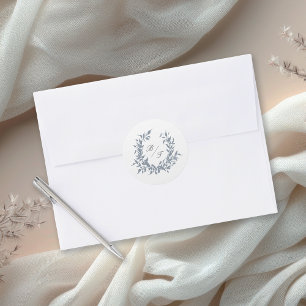 Dusty Blue Leafy Crest Monogram Bruiloft Logo Ronde Sticker