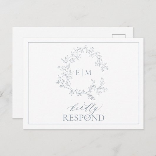 Dusty Blue Leafy Crest Monogram Weddenschap RSVP Uitnodiging Briefkaart (Voorkant / Achterkant)