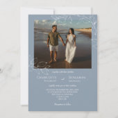 Dusty Blue Minimal Leaf Wedding Foto Kaart (Voorkant)