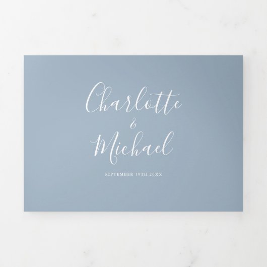 Dusty Blue Modern Script Monogram Drieluik Uitnodiging (Cover)