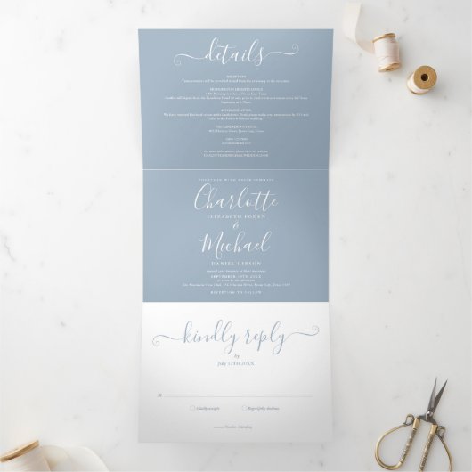 Dusty Blue Modern Script Monogram Drieluik Uitnodiging (Binnen)