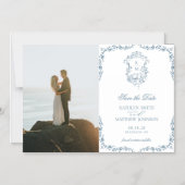 Dusty Blue Monogram  Crest Sla de datum op Magnetische Uitnodiging (Voorkant)