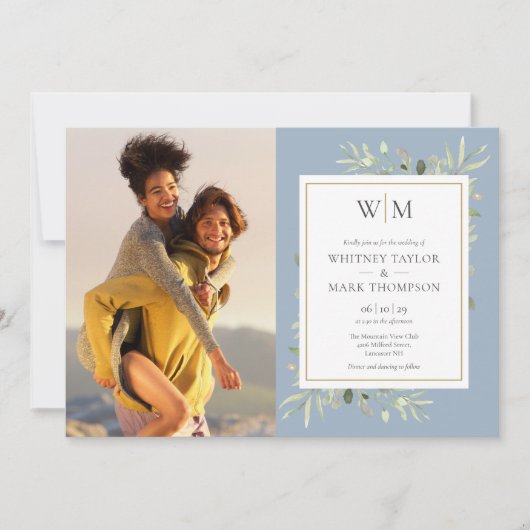 Dusty Blue Monogram Greenery Foto Wedding Kaart (Voorkant)