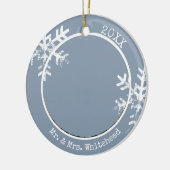 Dusty Blue Pas getrouwd Snowflake 1e Kerstmis Keramisch Ornament (Links)
