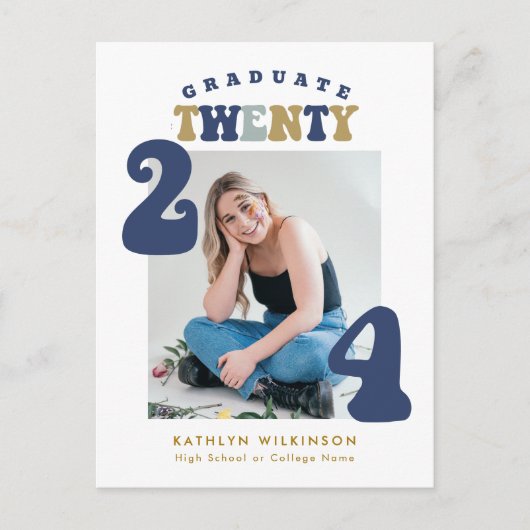 Dusty Blue Retro Groovy Fun Scrip Photo Afstuderen Uitnodiging Briefkaart (Voorkant)