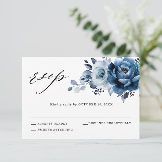 Dusty Blue Slate Navy Floral Botanical Wedding RSVP Kaartje (Staand voorkant)
