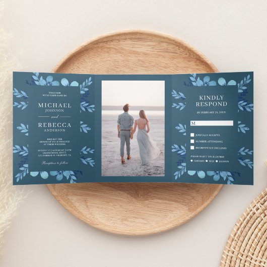 Dusty Blue Waterverf Bloemen Alles in een bruiloft Drieluik Uitnodiging