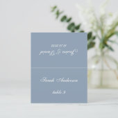 Dusty Blue Wedding Place Card - Gedrukte gastnaam (Staand voorkant)