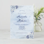 Dusty Blue Winter Floral Faire-part de mariage (Debout devant)