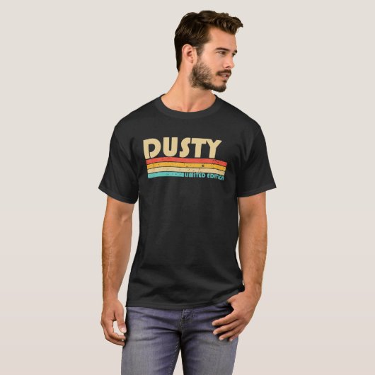 DUSTY Name Personalized Funny Retro  Birthd T-shirt (Voorkant volledig)