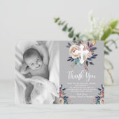 Dusty Peach Blauw Bloemen Doop Dank u kaart (Staand voorkant)