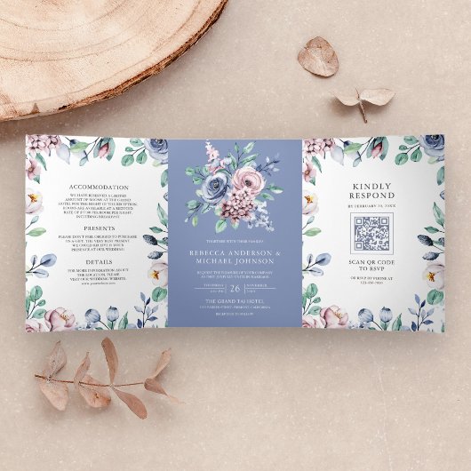 Dusty Periwinkle Blauw Roze Bloemen QR Code Bruilo Drieluik Uitnodiging