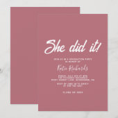 Dusty Pink Elle l'a fait Graduation Invitation (Devant / Derrière)