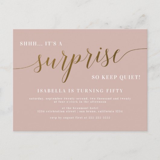 Dusty Roos & Gold Script Surprise Birthday Party Uitnodiging Briefkaart (Voorkant)