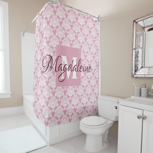 Dusty Rose Damask Monogramme Douche Rideau (En situation)