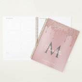 Dusty Rose Glitter Drips Monogramme Script 2023 (Devant avec enveloppe)
