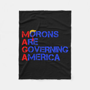 Dwaasheid regeert Amerika Grappig Trump 2024  Fleece Deken