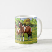 Dwarsboompaarden van de baai in het zomerdeeg koffiemok (Voorkant rechts)