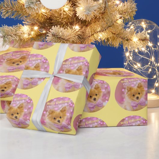 DY Merry Kerstmis en naam, Cute Dog, Bleek Geel Cadeaupapier (Feestdagen)