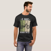 E-bike omdat ik een oude retro ben t-shirt (Voorkant volledig)