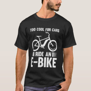 E-BIKE TE KOUDE VOOR AUTO'S Rijd OP EEN E-BIKE Fun T-shirt