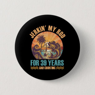 &# e verjaardag voor visser die aan het vissen is ronde button 5,7 cm