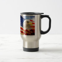 Eagle chauve et la tasse de banlieusard de drapeau