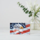 Eagle chauve sur le carte de visite de drapeau (Debout devant)