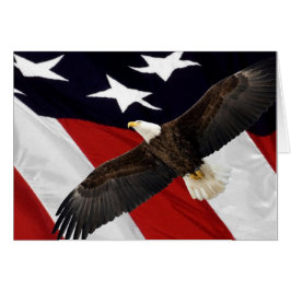 Eagle in vlucht over Amerikaanse vlag