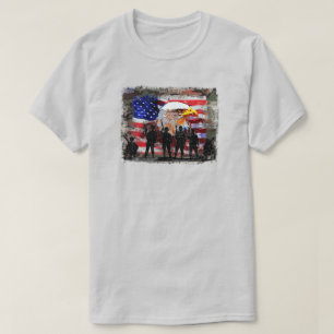 Eagle met Amerikaanse vlag en soldaten T-shirt