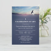 Eagle Over Mountains Blue Celebration of Life Kaart (Staand voorkant)