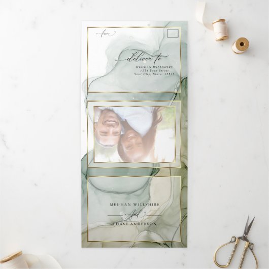 Earthy Greens and Golds Abstract Ink Tri-Fold Inv Drieluik Uitnodiging (Buitenkant)