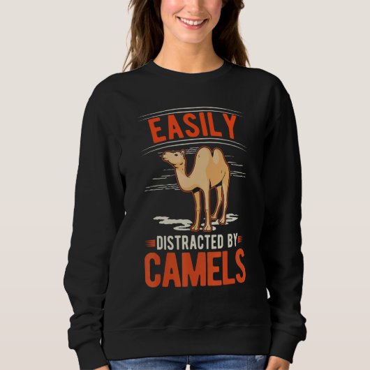 Easily distracted by Camels Trui (Voorkant)