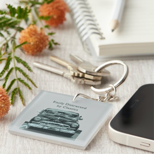 Easily Distracted by Classics Sleutelhanger (Voorkant Rechts)