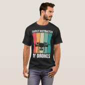 Easily Distracted by Drones  Drone Pilot Enthusias T-shirt (Voorkant volledig)