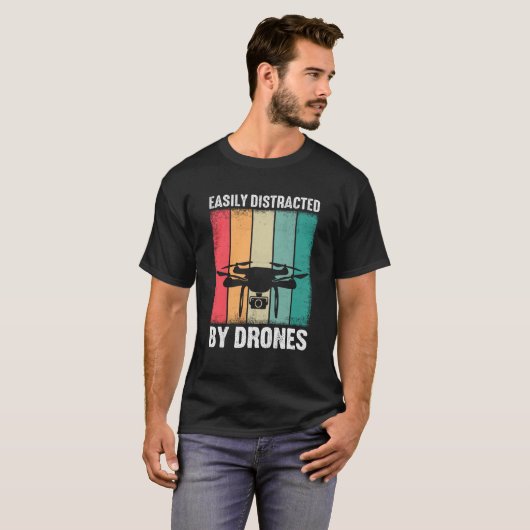 Easily Distracted by Drones Drone Pilot Enthusiast T-shirt (Voorkant volledig)