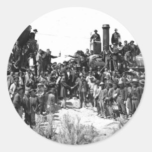 East and West Shaking Hands bij het laatste spoor Ronde Sticker