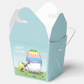 Easter egg is painted by the Yellow chick Bedankdoosjes (Geopend)