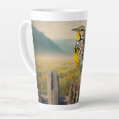 Eastern Meadowlark op een rustieke hek Latte Mok (Linkerhoek)