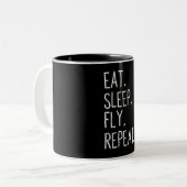 Eat Sleep Fly Herhalen Helikopter Piloot Tweekleurige Koffiemok (Voorkant links)