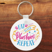 Eat Sleep Plushies Herhalen | Funny Colorful Cute Sleutelhanger (Achterkant)