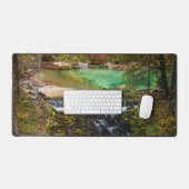 Eau coulant dans la forêt d'automne (Clavier et souris)