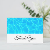 Eau de piscine bleue claire Photo Merci (Debout devant)