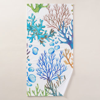 Eau dessinée à la main motif marin avec coraux. Un