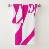 Ebb en Flow 4 in Magenta en Wit Bad Handdoek (Insitu)