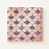 Écaille de sirène rose violet dans un cahier de cr (Dos)