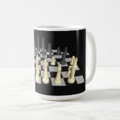 Échiquier avec des pièces d'échecs - tasse faite (Devant droit)