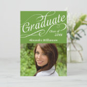 Echt groen W/Zwirly Script Celebrate Afstuderen Kaart (Staand voorkant)