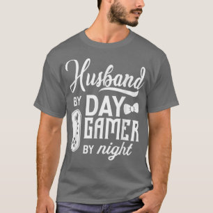 Echtbare gamer per dag met nachtvideospelcontrolle t-shirt